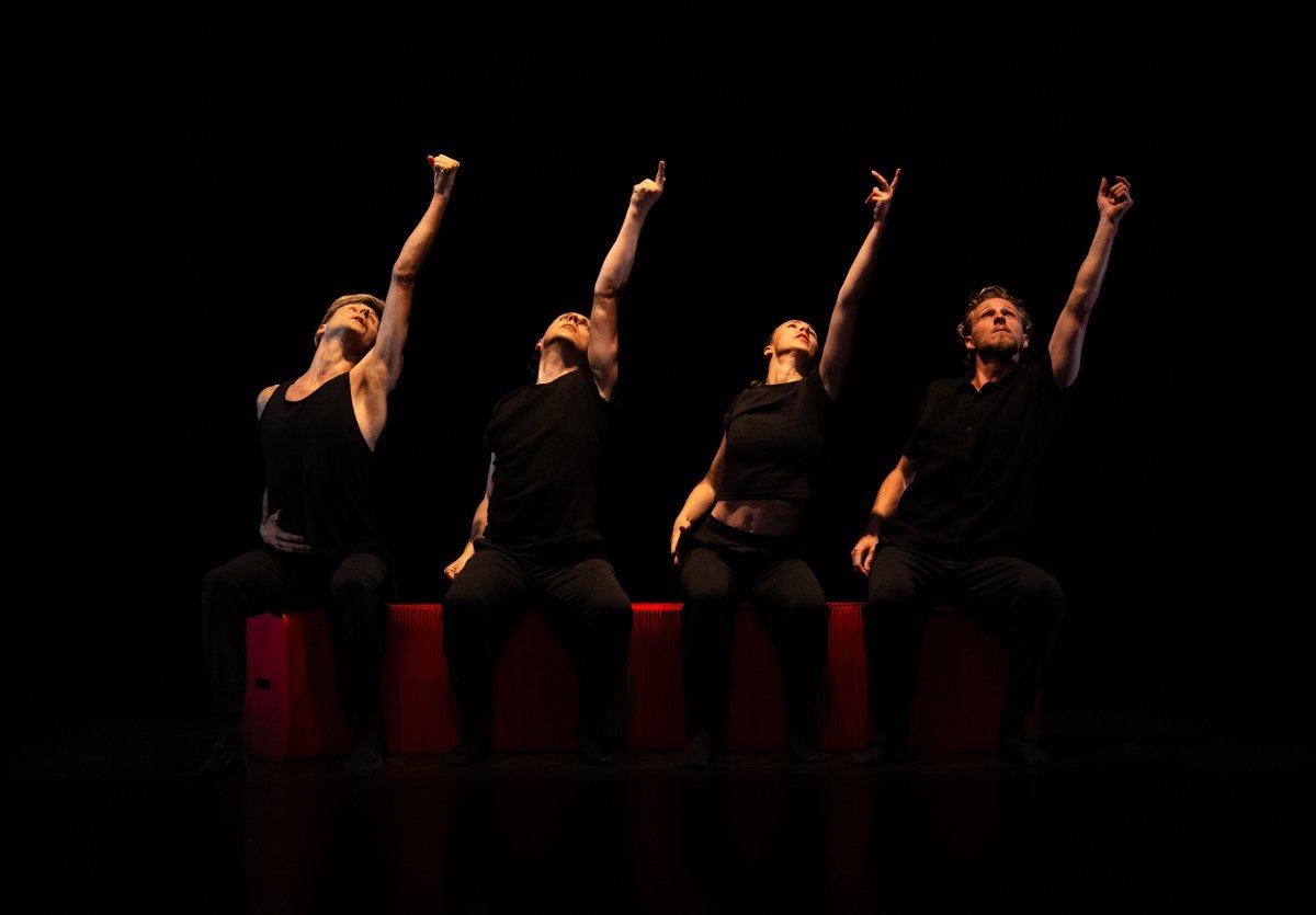 Le banc Arthur, 5-ème danseur chez Azoth Dance Theatre ! - Stooly