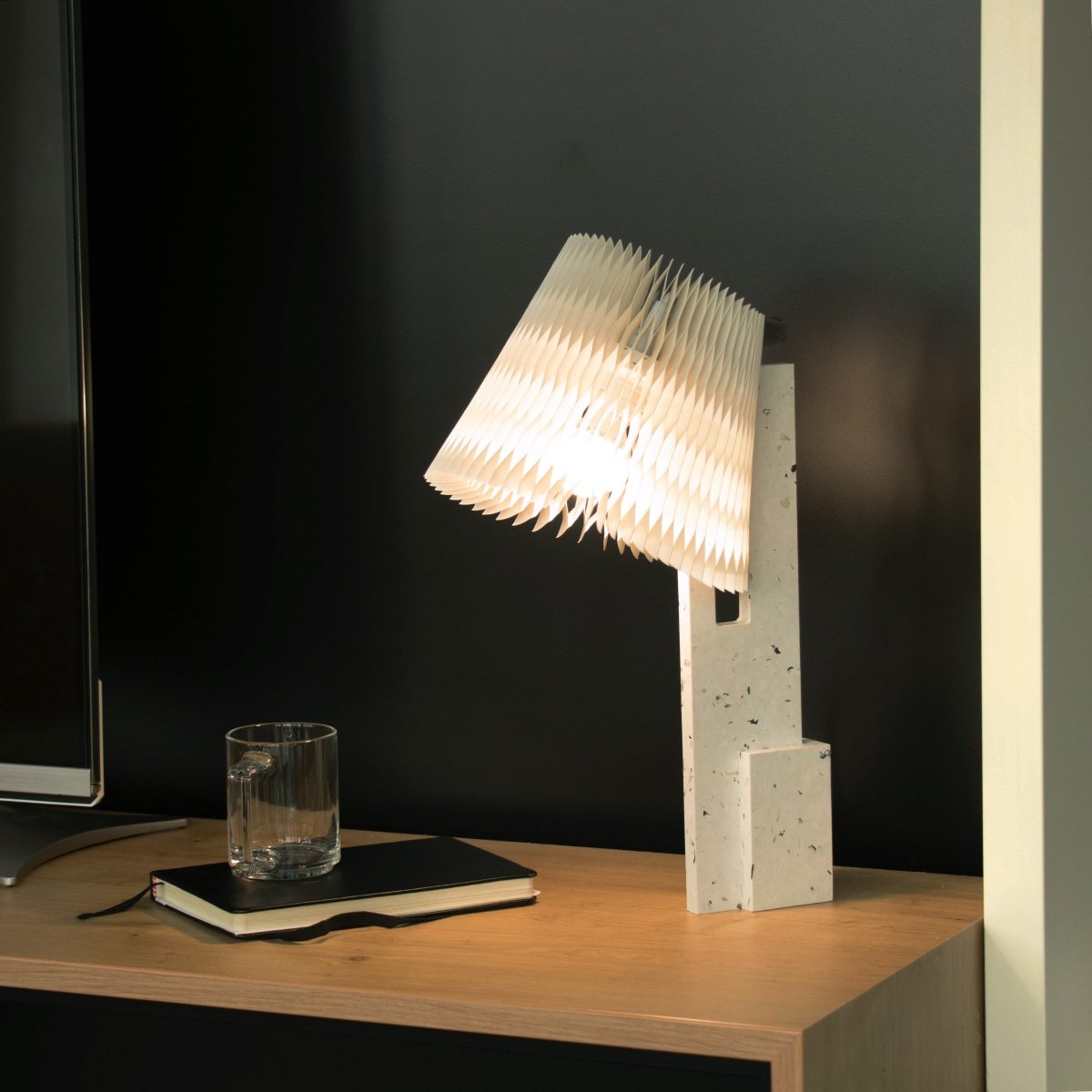 Lampe pied en plastique recyclé - Stooly