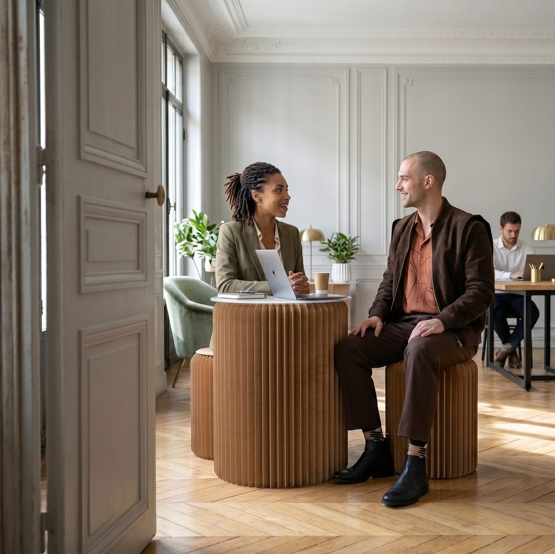 Folding round table, Anne